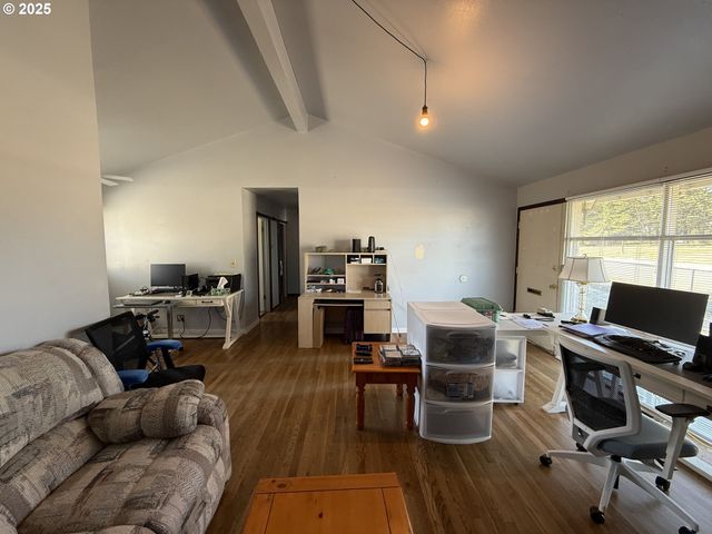 2975 COLORADO Ave, North Bend, OR 97459