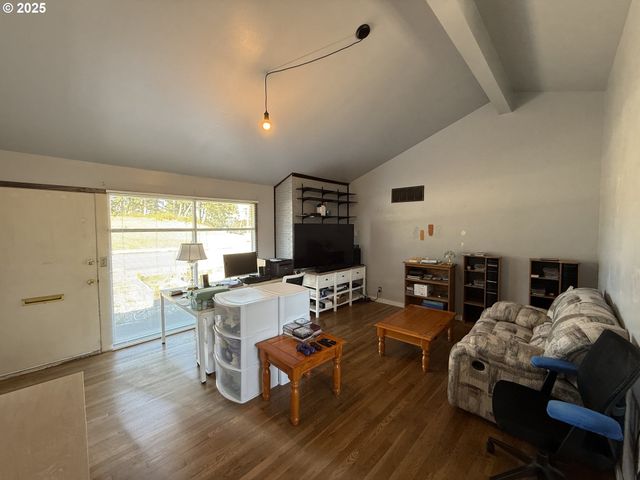 2975 COLORADO Ave, North Bend, OR 97459