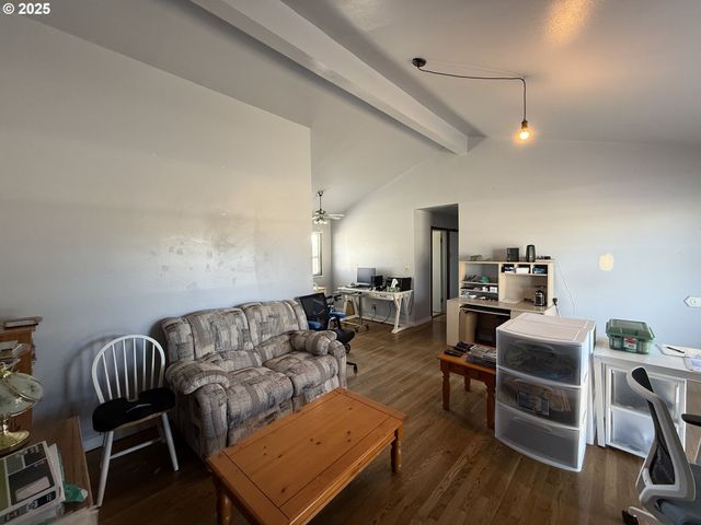 2975 COLORADO Ave, North Bend, OR 97459