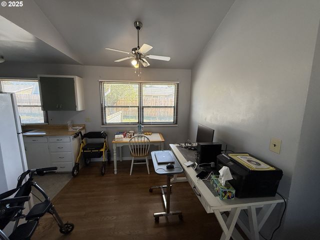 2975 COLORADO Ave, North Bend, OR 97459