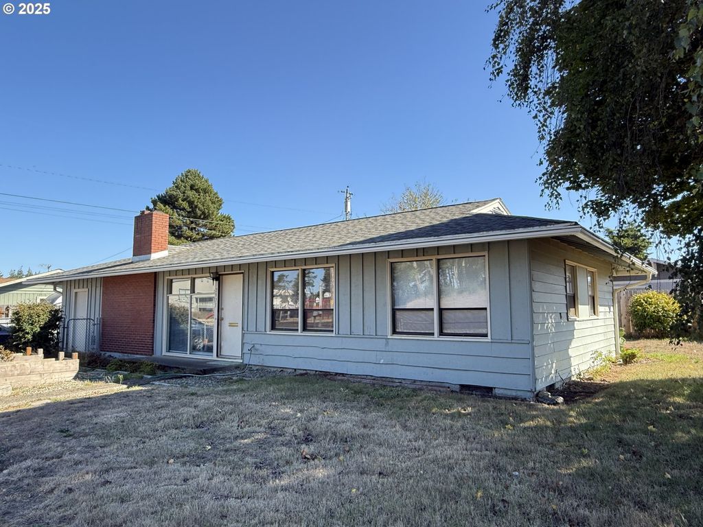 2975 COLORADO Ave, North Bend, OR 97459