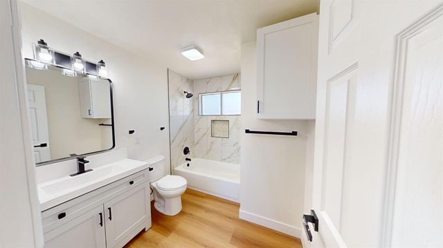 4298 N Holt Avenue, Fresno, CA 93705