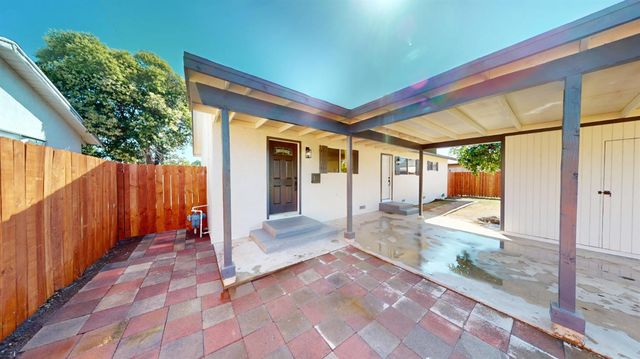 4298 N Holt Avenue, Fresno, CA 93705