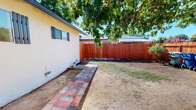 4298 N Holt Avenue, Fresno, CA 93705