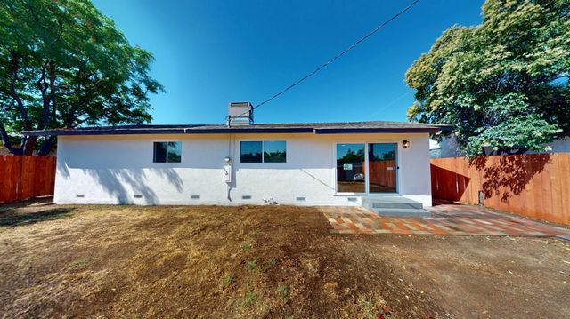 4298 N Holt Avenue, Fresno, CA 93705