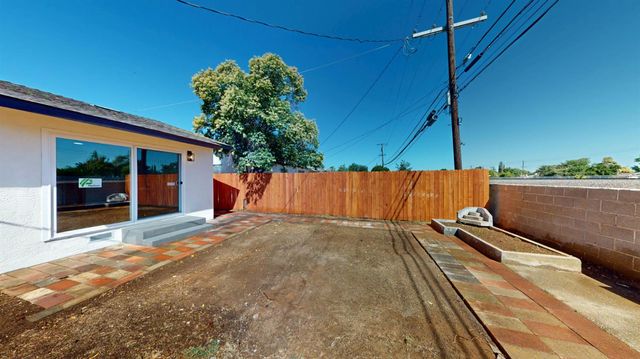 4298 N Holt Avenue, Fresno, CA 93705