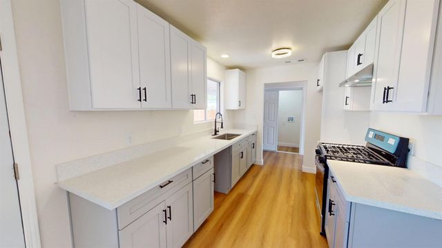 4298 N Holt Avenue, Fresno, CA 93705
