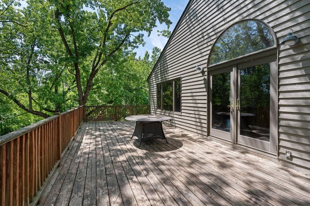 2006 11th Avenue NE, Austin, MN 55912