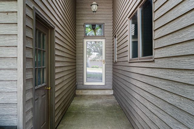 2006 11th Avenue NE, Austin, MN 55912