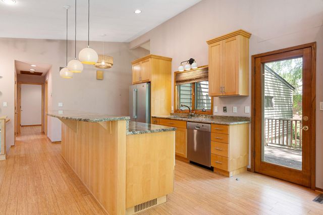 2006 11th Avenue NE, Austin, MN 55912
