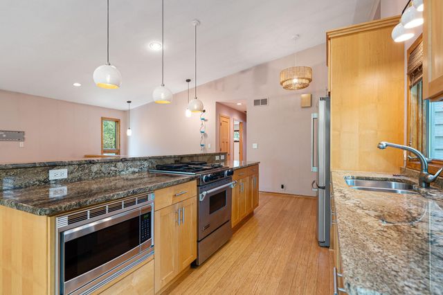 2006 11th Avenue NE, Austin, MN 55912
