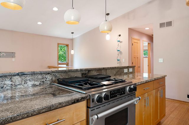 2006 11th Avenue NE, Austin, MN 55912