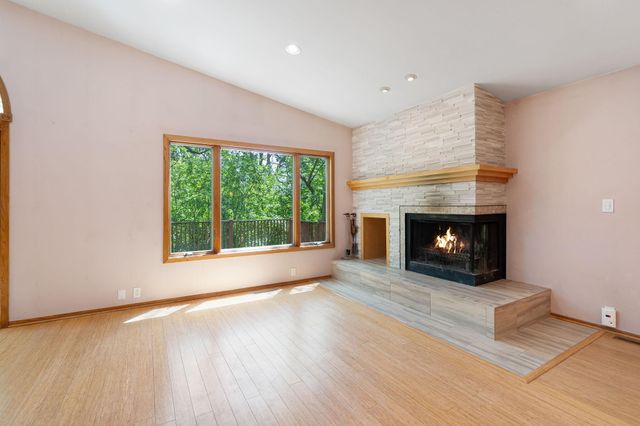 2006 11th Avenue NE, Austin, MN 55912