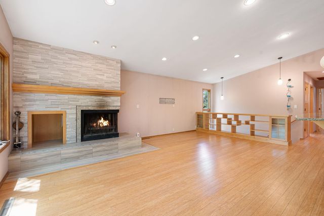 2006 11th Avenue NE, Austin, MN 55912