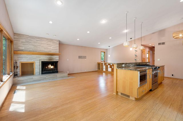 2006 11th Avenue NE, Austin, MN 55912