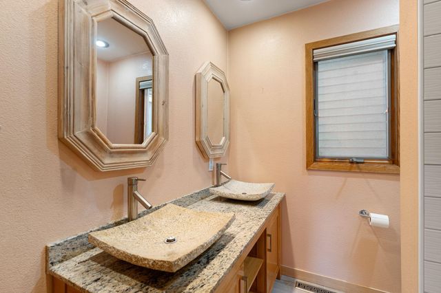 2006 11th Avenue NE, Austin, MN 55912