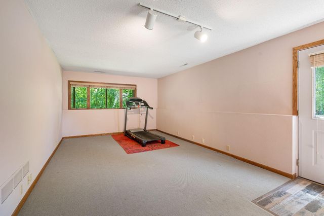 2006 11th Avenue NE, Austin, MN 55912