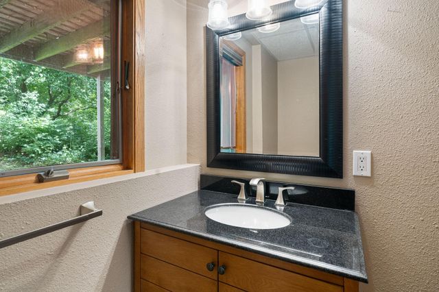 2006 11th Avenue NE, Austin, MN 55912