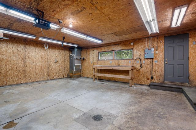 2006 11th Avenue NE, Austin, MN 55912