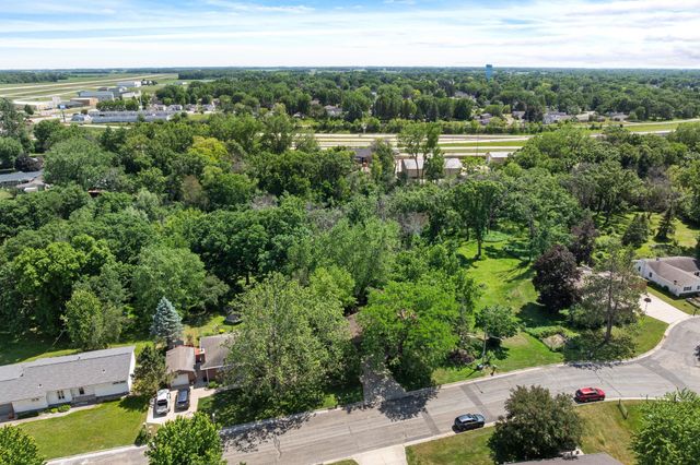 2006 11th Avenue NE, Austin, MN 55912