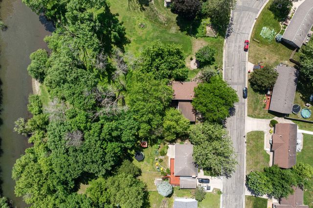 2006 11th Avenue NE, Austin, MN 55912