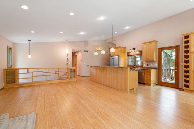 2006 11th Avenue NE, Austin, MN 55912