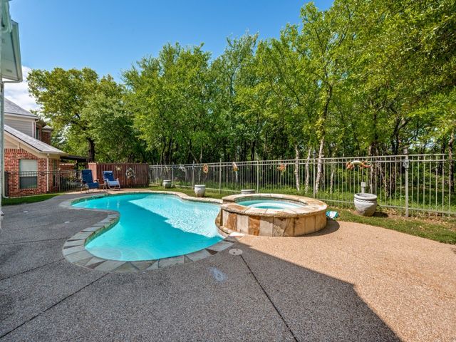 8561 Navisota Drive, Lantana, TX 76226