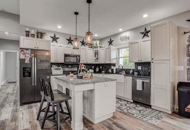 4434 Missouri Drive, Ottawa, KS 66067