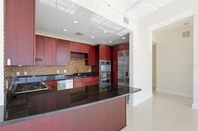 150 E ROBINSON STREET 2002, Orlando, FL 32801