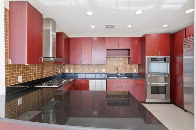 150 E ROBINSON STREET 2002, Orlando, FL 32801