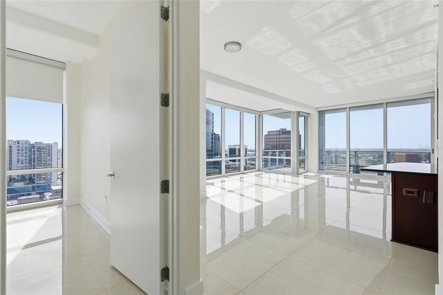 150 E ROBINSON STREET 2002, Orlando, FL 32801