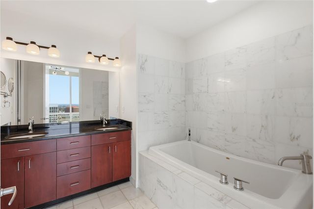 150 E ROBINSON STREET 2002, Orlando, FL 32801