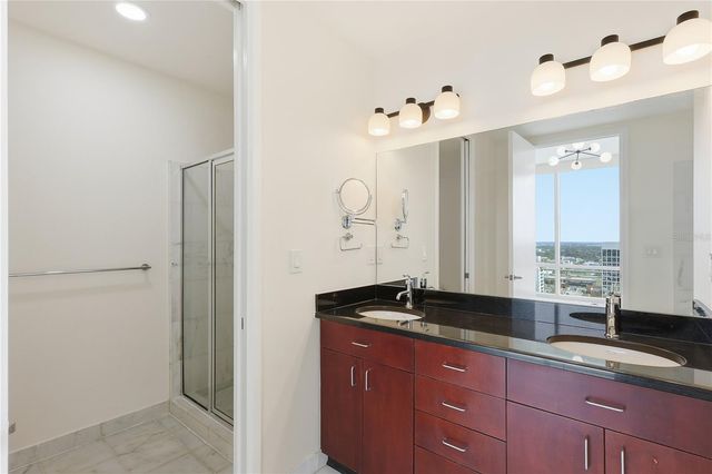 150 E ROBINSON STREET 2002, Orlando, FL 32801