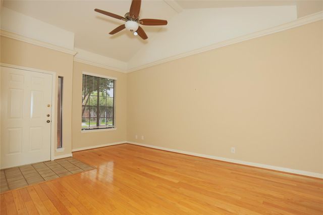 107 Manor Place, Lake Jackson, TX 77566