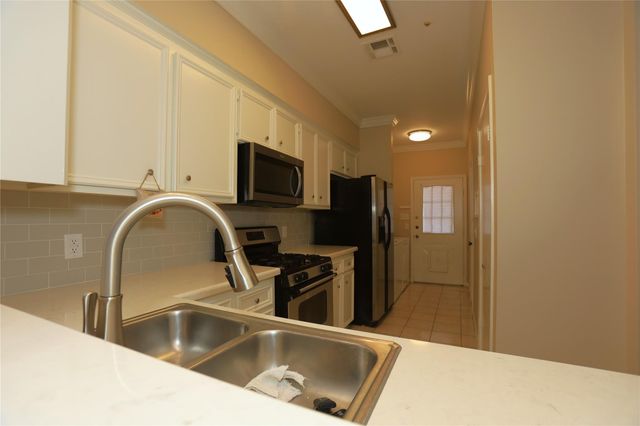 107 Manor Place, Lake Jackson, TX 77566