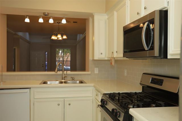 107 Manor Place, Lake Jackson, TX 77566