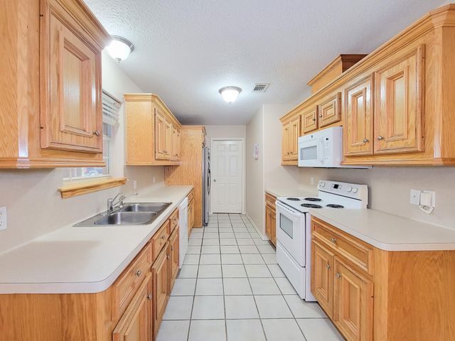 1000 Shell Avenue, Cleveland, TX 77327