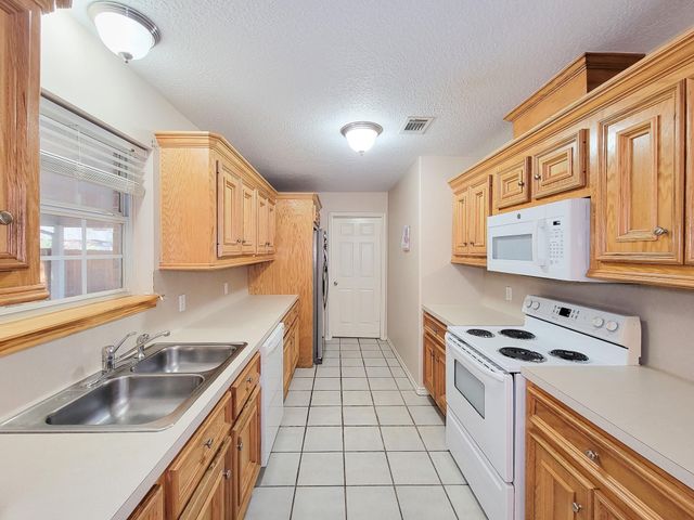 1000 Shell Avenue, Cleveland, TX 77327