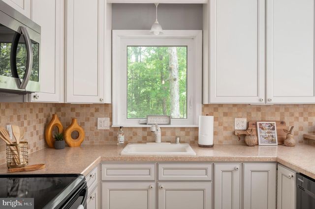 103 HILLSIDE DR, Locust Grove, VA 22508