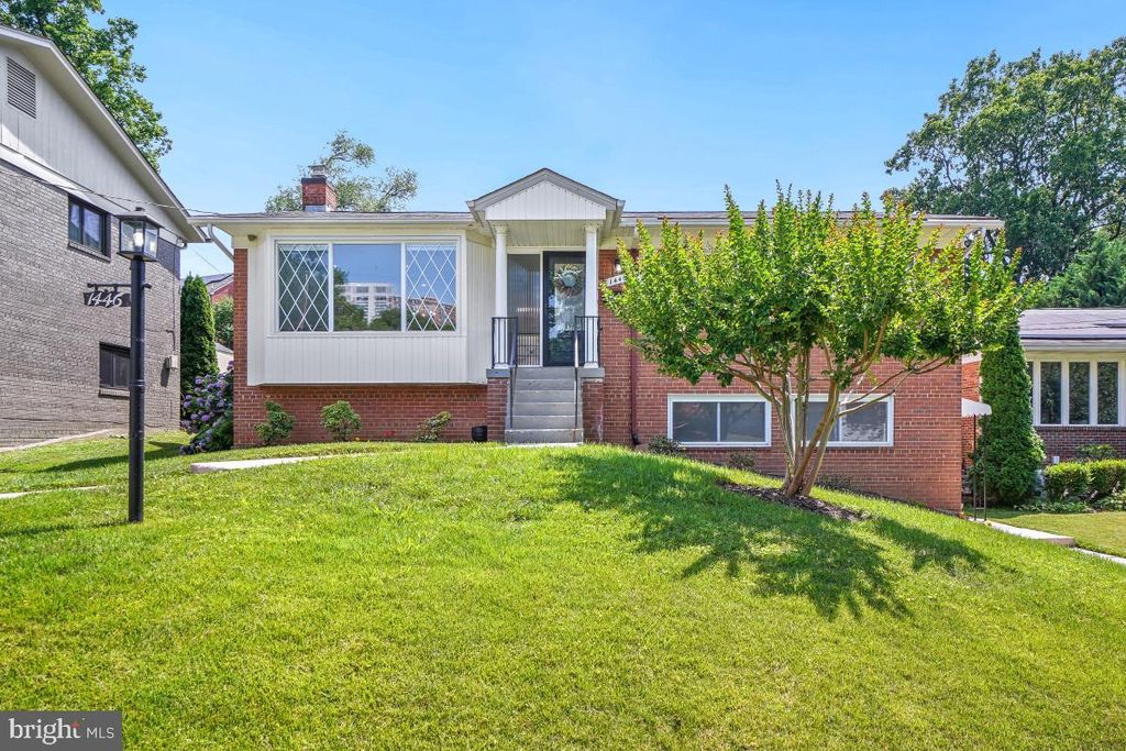 1446 ROXANNA RD NW, Washington, DC 20012