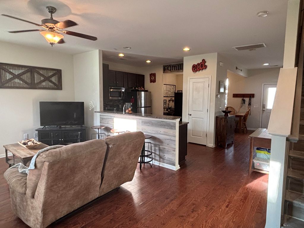 Image 5 of property listing at 9090 Parlor Drive, Ladson, SC 29456