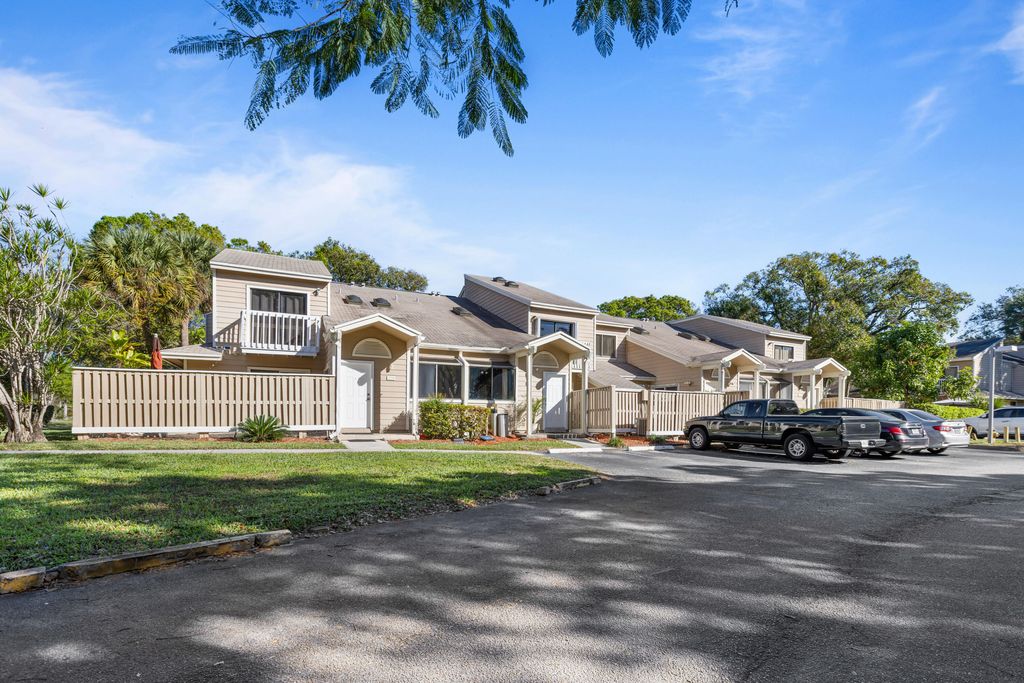 7176 Sportsmans Drive, North Lauderdale, FL 33068