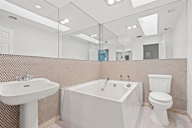 3225 NE 13th Street 201, Pompano Beach, FL 33062