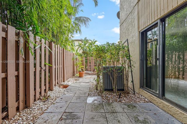 3225 NE 13th Street 201, Pompano Beach, FL 33062
