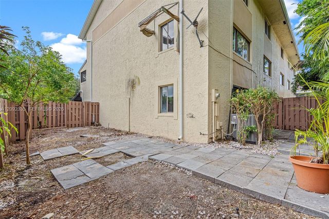 3225 NE 13th Street 201, Pompano Beach, FL 33062