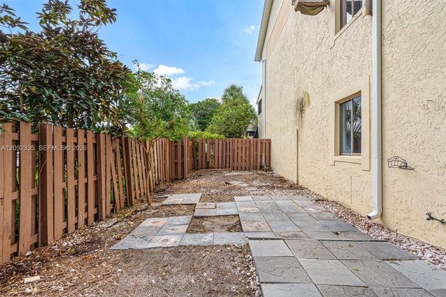 3225 NE 13th Street 201, Pompano Beach, FL 33062