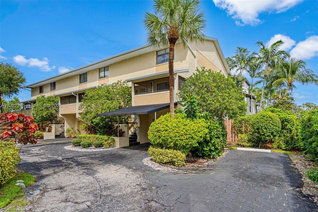 3225 NE 13th Street 201, Pompano Beach, FL 33062