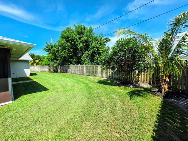 1602 SE Holiday Road, Port St Lucie, FL 34952