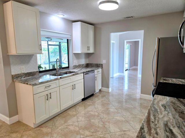 1602 SE Holiday Road, Port St Lucie, FL 34952