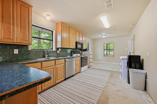 4476 County Road 107, Gainesville, TX 76240